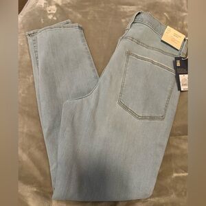 NWT universal thread high rise skinny size 8 short (A152)